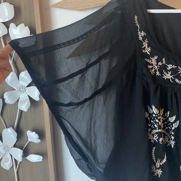 Black blouse - Picture 3 of 3